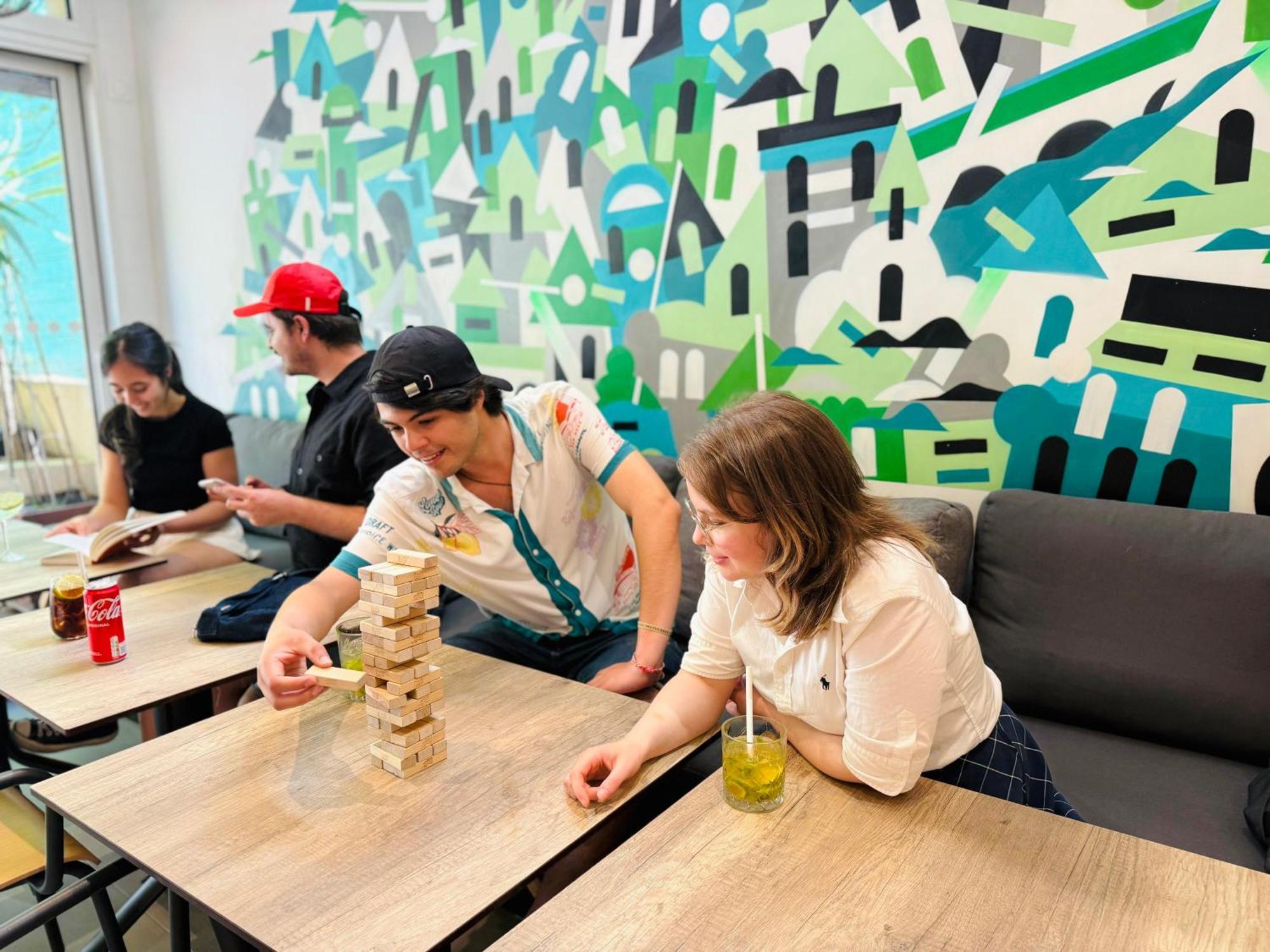 The People - Bercy Ostello *